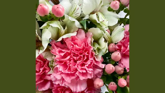 Букетик Розовая волна с&nbsp;альстромерией и&nbsp;гвоздикой FMART by flowwow