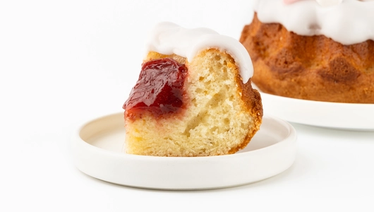 Кекс творожный "Бундт с&nbsp;клубникой"