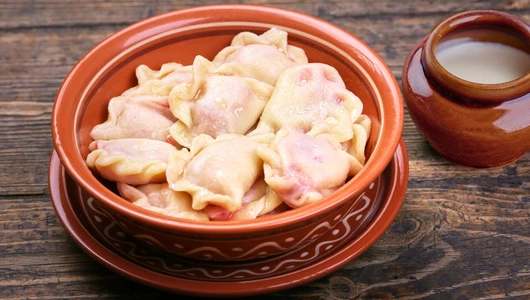 Фирменные вареники с клубникой