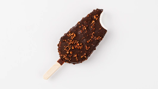 Эскимо в темном шоколаде с фундуком