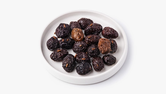 Оливки сушеные черные с косточкой с мускатным орехом и лавандой