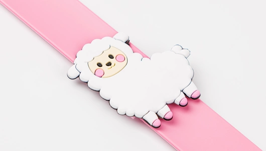 Слэп-браслет с фигуркой, в ассортименте