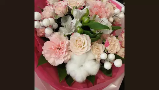 Букет с&nbsp;кустовой розой и&nbsp;хлопком FMART by flowwow