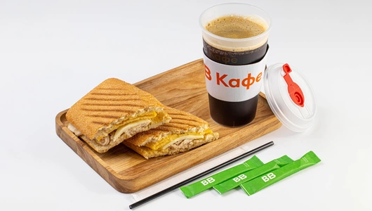 Комбо американо 0.4 и сэндвич "Нежный" с курицей, омлетом и моцареллой, кафе