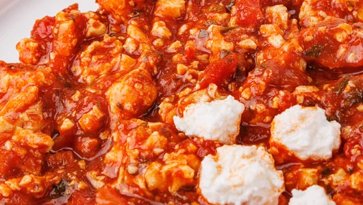 Шакшука со скрэмблом и брынзой