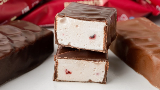 Конфеты суфле в&nbsp;шоколаде ассорти (малина, вишня)