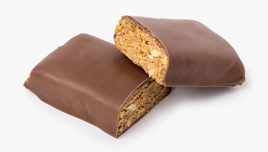 Батончик шоколадный с&nbsp;арахисом, карамелью и&nbsp;изюмом