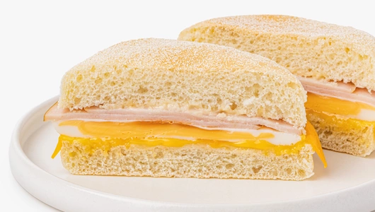 Вкусмаффин с&nbsp;ветчиной, сыром и&nbsp;яйцом