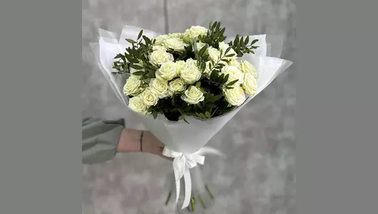 Букет Белые кустовые розы FMART by flowwow