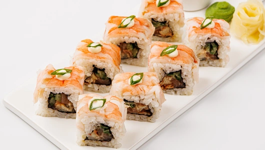 Ролл "Киото" с семгой, креветкой и угрём Ролл "Киото" с семгой, креветкой и угрём