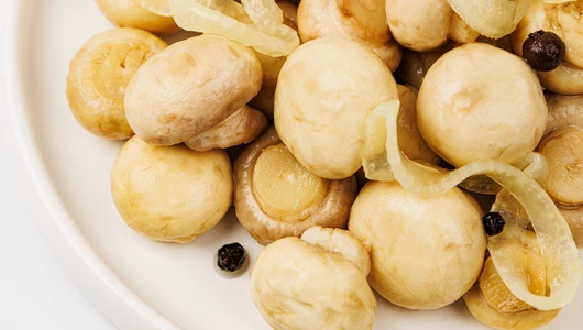 Шампиньоны маринованные "Пикантные" Шампиньоны маринованные "Пикантные"