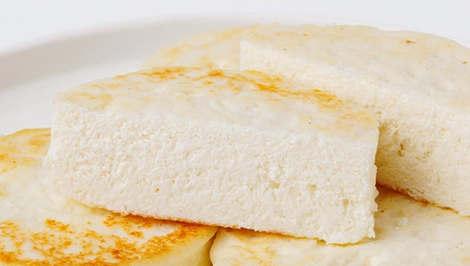 Сырники на&nbsp;рисовой муке с&nbsp;сиропом топинамбура, зам.