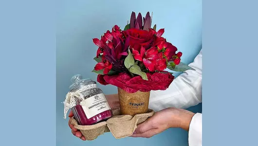 Сет стаканчик с&nbsp;красной розой и&nbsp;свечой в&nbsp;банке N70140FMART by flowwow