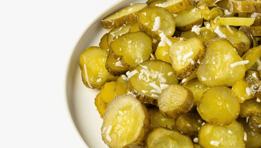 Огурцы соленые нарезанные, с&nbsp;хреном