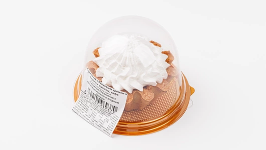 Корзиночка с белковым кремом и ягодным джемом, кафе