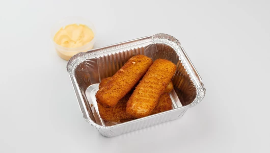 Рыбные палочки с&nbsp;сырным соусом