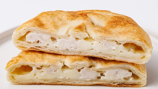 Мини пирог с курицей и сыром, кафе Мини пирог с курицей и сыром, кафе