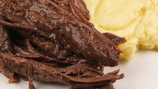 Рваная говядина с&nbsp;картофельным пюре