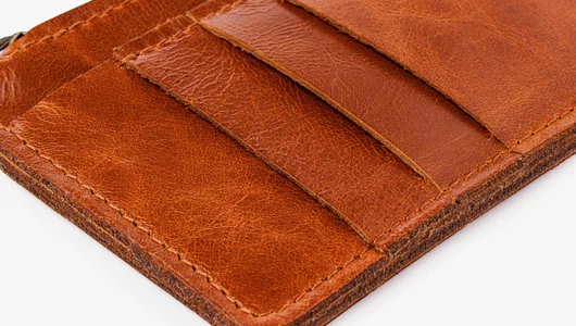 Кошелек на&nbsp;молнии из&nbsp;натуральной кожи. Цвет: коричневый