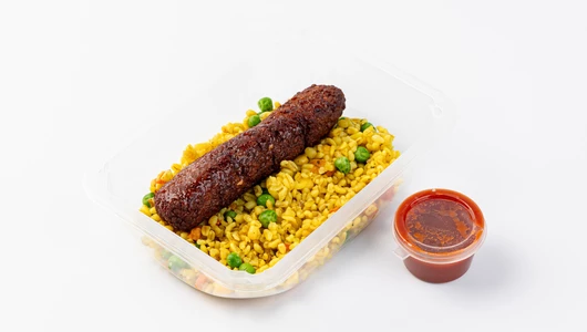 Немясной люля-кебаб с булгуром и томатным соусом Немясной люля-кебаб с булгуром и томатным соусом