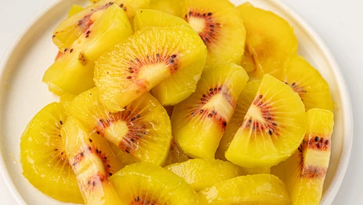 Киви красное дольки