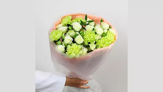 Авторский букет с&nbsp;диантусом и&nbsp;кустовой розой "Летний день" FMART by flowwow