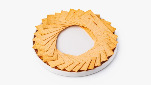 Хлебцы с вялеными томатами и перцем чили