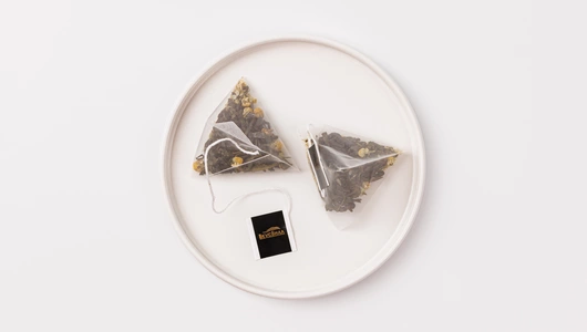 Чай зеленый с ромашкой в пирамидках