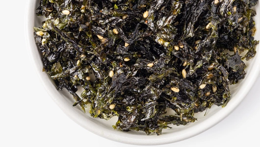 Морская капуста сушеная в&nbsp;хлопьях обжаренная с&nbsp;соевым соусом и&nbsp;кунжутом, 40 г