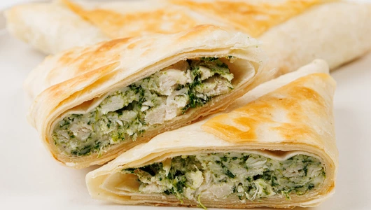 Конвертики с курицей, шпинатом и сыром