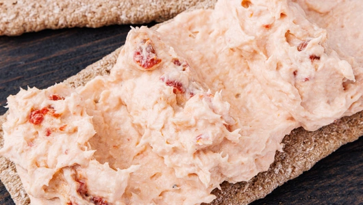 Риет из форели и горбуши с сыром "Риккота" и вялеными томатами, 100 г