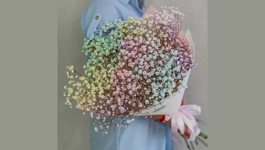 Букет из&nbsp;радужной гипсофилы FMART by flowwow