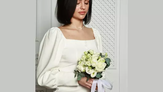 Свадебный букет из&nbsp;роз акуна, эустомы и&nbsp;эвкалипта + бутьоньерка в&nbsp;подарок