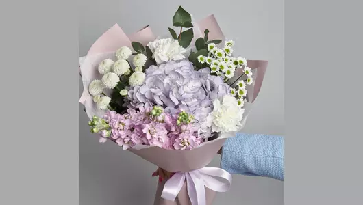 Гортензия и&nbsp;маттиола в&nbsp;букете «Анастасия» FMART by flowwow