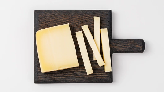 Сыр твердый "Истринский" Сыр твердый "Истринский"