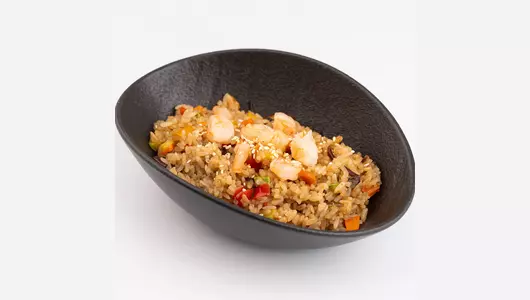 Жареный рис с креветками