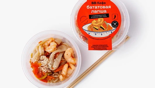 Бататовая лапша с морепродуктами и соусом свит чили, кафе