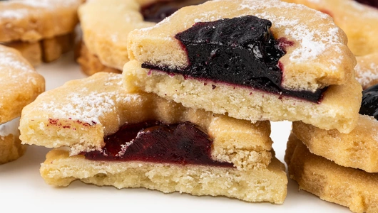 Печенье сдобное с начинкой "Смородина-малина"
