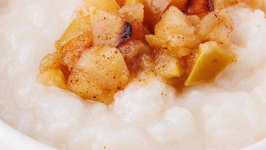 Каша рисовая на кокосовом молоке с яблочным чатни