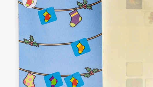 Книжка с наклейками "Встречаем новый год 1+"