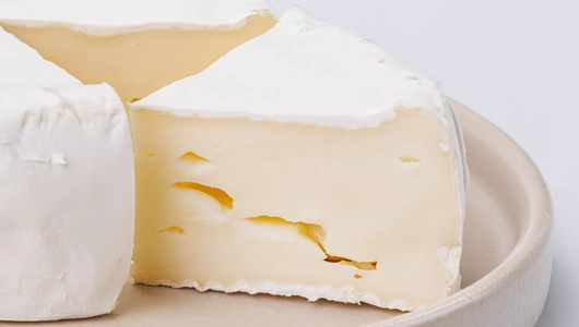 Сыр мягкий с белой плесенью "Бри с двойными сливками", 125 г