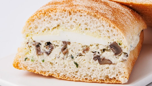 Чиабатта с жюльеном из курицы и грибов