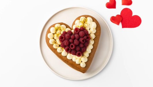 Торт "Медовое сердце" (с мармеладом малина)