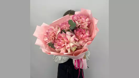 Милый букет с ажурной розой