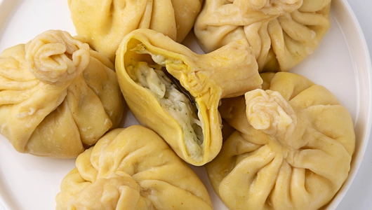 Хинкали с сыром сулугуни и кинзой