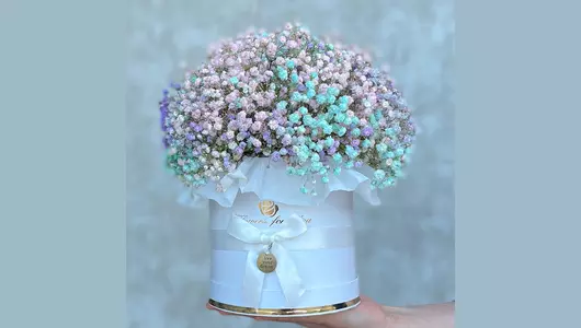 Шляпная коробка с&nbsp;гипсофилой (размер L) FMART by flowwow