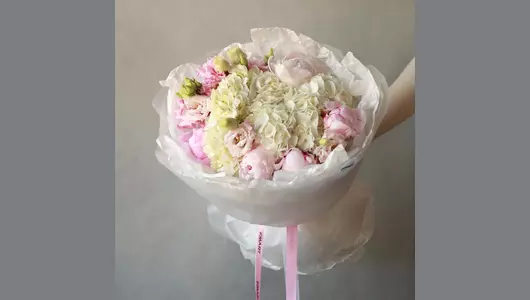 Большой букет с пионами, гортензиями и эустомой