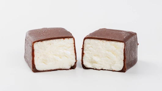 Сырок творожный с ванилью в темном шоколаде 5% Сырок творожный с ванилью в темном шоколаде 5%