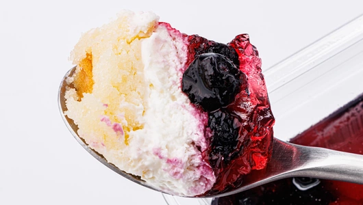 Десерт "Бонфуа" с лесными ягодами и крем-чиз Десерт "Бонфуа" с лесными ягодами и крем-чиз