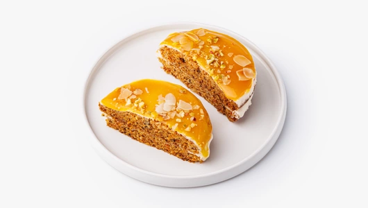 Оладьи морковные с семенами чиа, заварным кремом и соусом "Манго-Маракуйя", кафе Оладьи морковные с семенами чиа, заварным кремом и соусом "Манго-Маракуйя", кафе